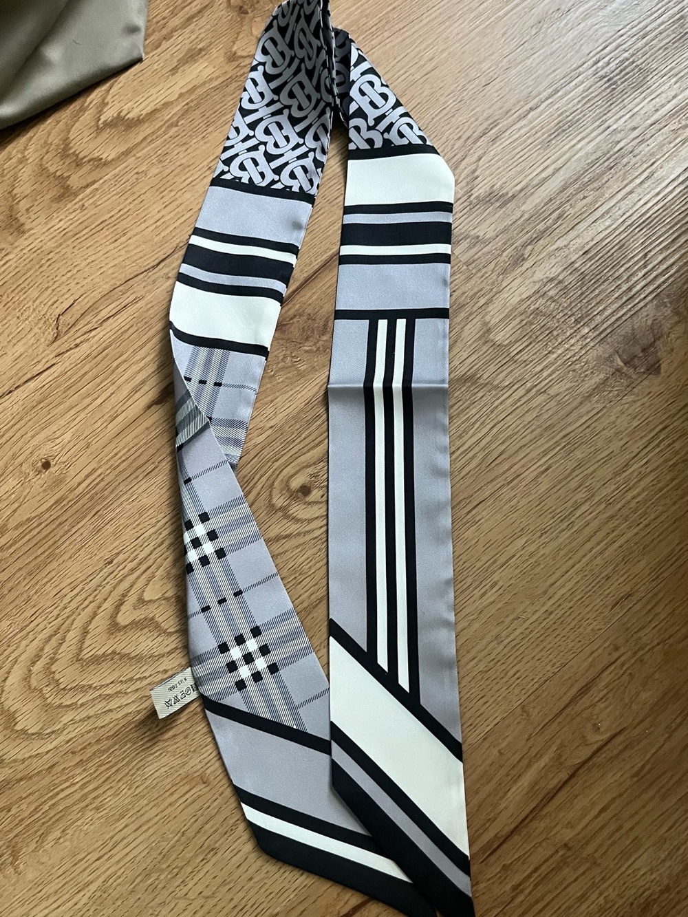Burberry Grey and Black Patterned Silk Scarf Twilly